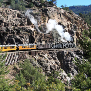 サンワン山地を進むデュランゴ&シルバートン鉄道の汽車